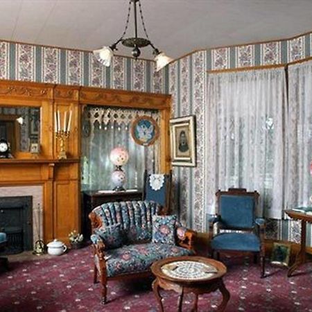 Oakenwald Terrace Chatfield Room photo